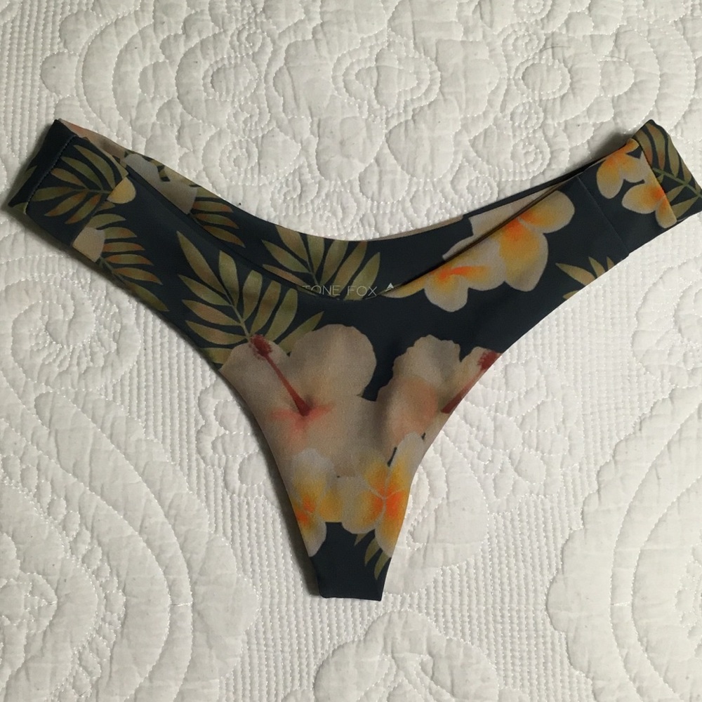 Stone Fox Swim Tucker Bottoms - NWOT